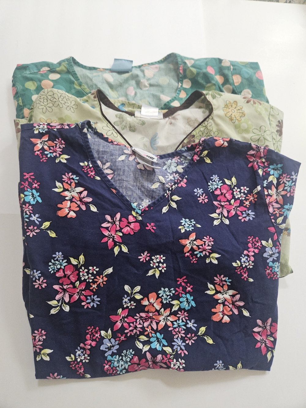 2X Lot Of 3 V-Neck Women’s Scrub Tops- Floral Multicolor